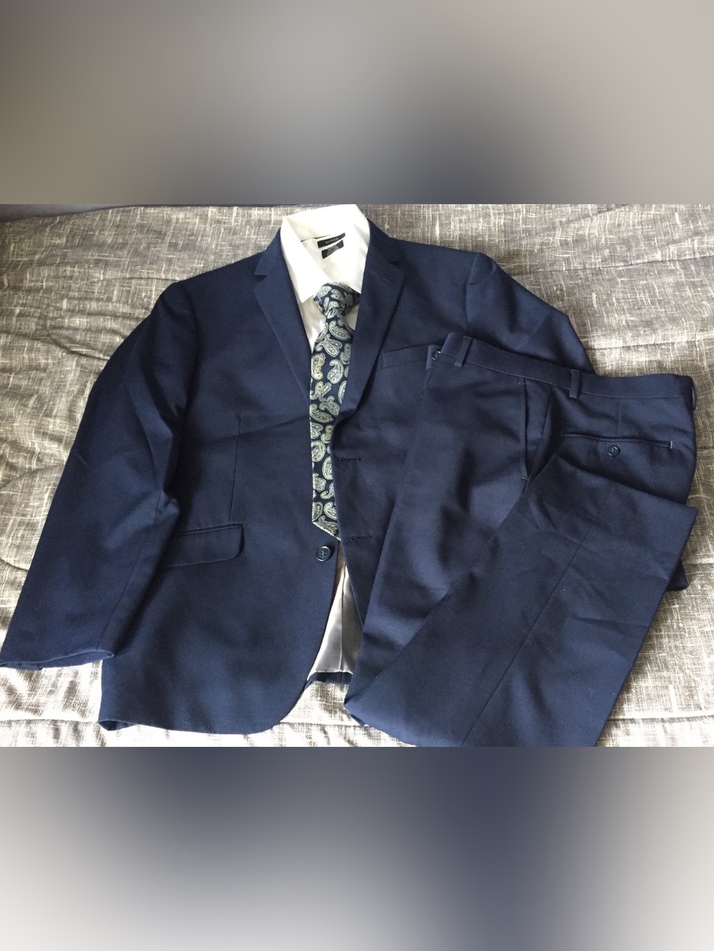 Men’s  navy 2 piece slim fit suit 42S, with pocket square, dress shirt, tie